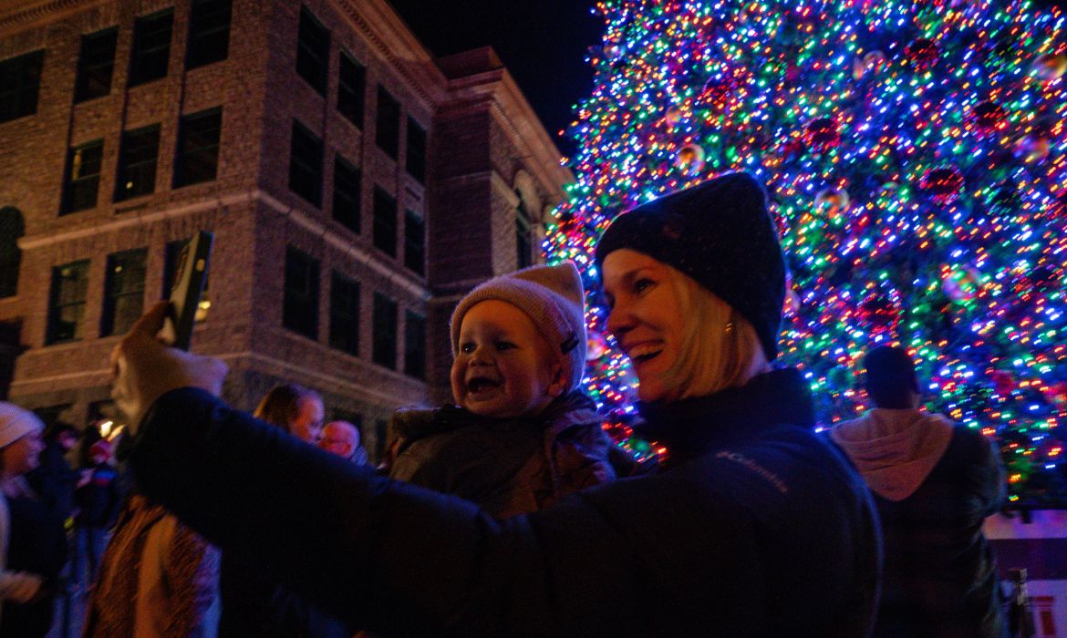 Grinch tree lighting Sioux Falls